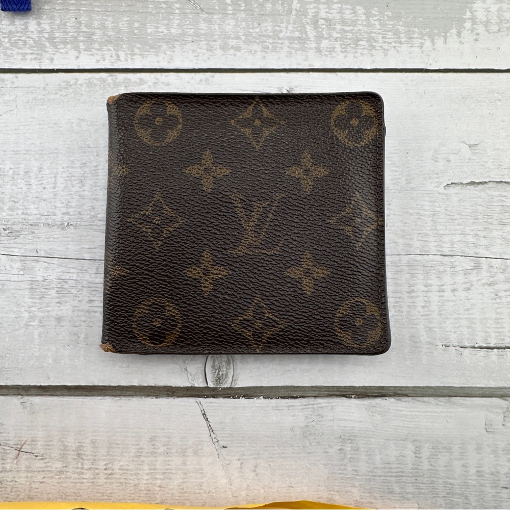 AUTHENTIC Louis Vuitton wallet or credit card holder. Canvas monogram. - Picture 1 of 14